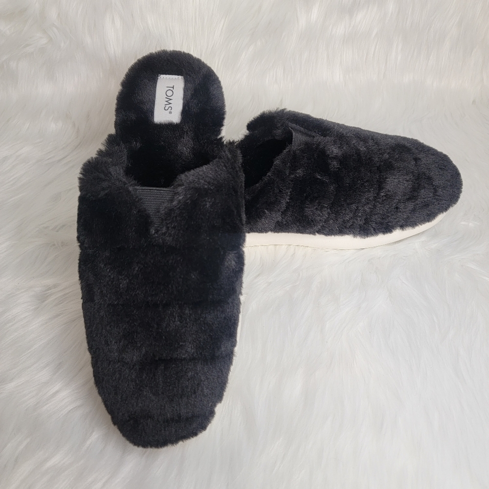 TOMS alpargata mule black faux fur slippers. - Picture 6 of 11